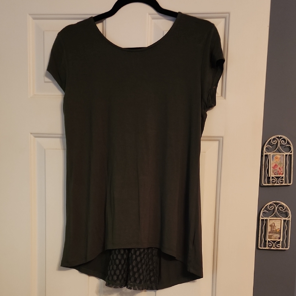 Cha Cha Vente Forest Green Short Sleeve Top with Lace Detail In Back